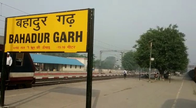 Bahadurgarh : पटरी से उतरी माल वाहक रेलगाड़ी, सांड आने के कारण हुआ हादसा...