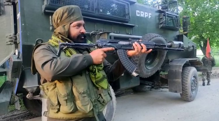 दक्षिण कश्मीर: कुलगाम में सेना और आतंकवादियों के बीच मुठभेड़, ऑपरेशन जारी