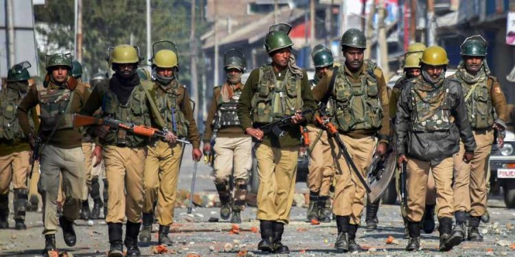 बारामुला में जैश के तीन पाकिस्तानी आतंकी ढेर,एक पुलिसकर्मी शहीद I
