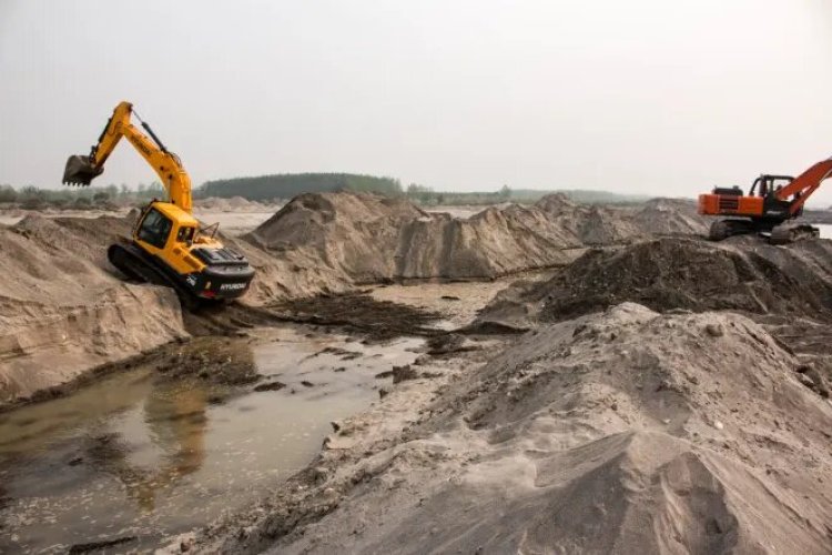 खनन एजेंसियों की मनमानी जारी, यमुना नदी में नियमों के विपरीत किया जा रहा खनन कार्य