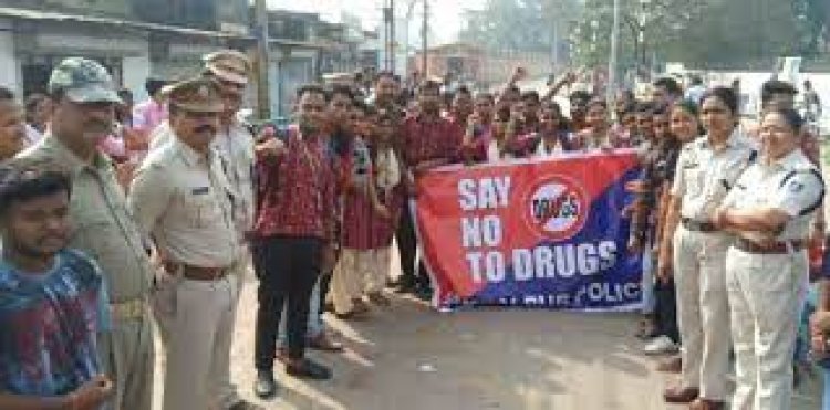 नशे के ख़िलाफ़ पुलिस का जागरूकता अभियान जारी