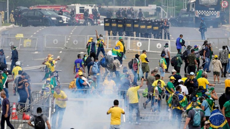 Brazil Protest : राष्ट्रपति जेयर बोल्सोनारो के समर्थकों ने संसद में मचाया हंगामा