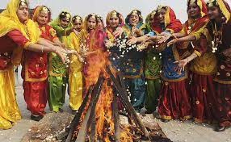 लोहड़ी पंजाबी और हरियाणवी लोग बहुत उल्लास से मनाते हैं. यह देश के उत्तर प्रान्त में ज्यादा मनाया जाता हैं